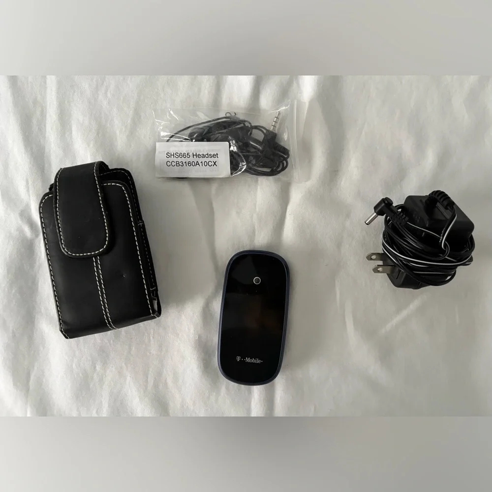 Y2K Vintage T-Mobile Flip Phone Bundle – Retro Aesthetic